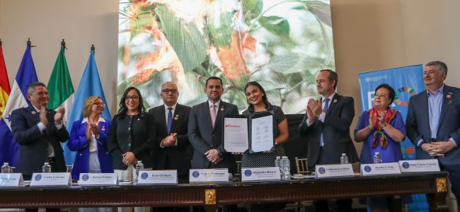 Congreso Nacional de Honduras suscribe Pacto Alimentación Primero ante Representante Regional de la FAO